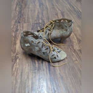 Elegant Tan Gold Distressed Lace-Up W Sandals Heels Joan Boyce 6.5 Fairycore